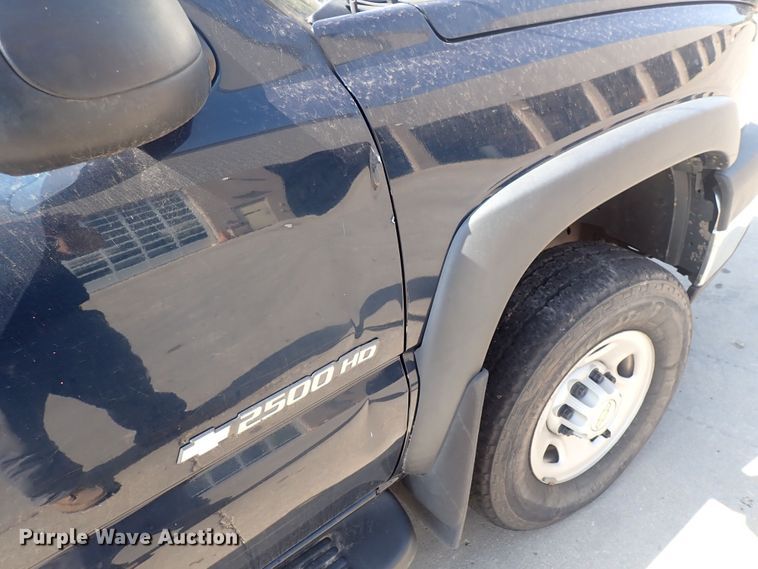 image for item DG5340 2006 Chevrolet Silverado 2500HD  Crew Cab pickup truck