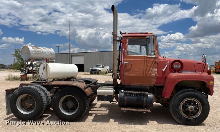 image for item DJ5225 1983 Ford LT9000  semi truck