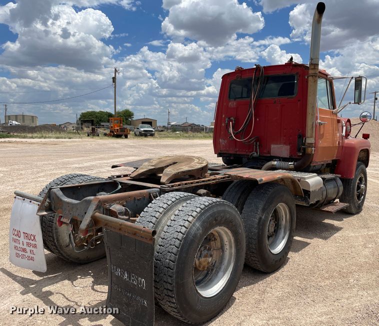 image for item DJ5225 1983 Ford LT9000  semi truck