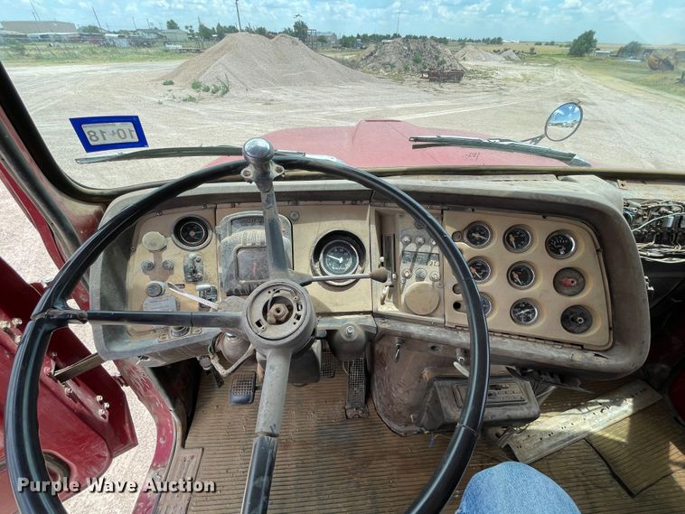 image for item DJ5225 1983 Ford LT9000  semi truck