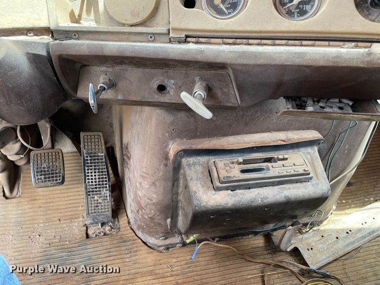 image for item DJ5225 1983 Ford LT9000  semi truck