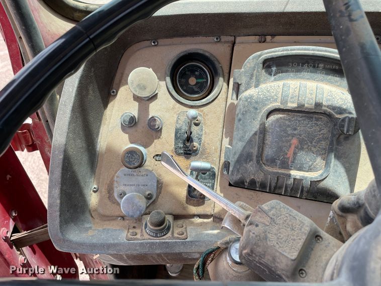 image for item DJ5225 1983 Ford LT9000  semi truck