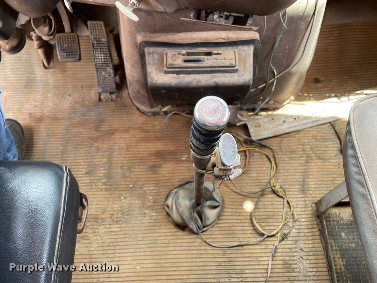 image for item DJ5225 1983 Ford LT9000  semi truck