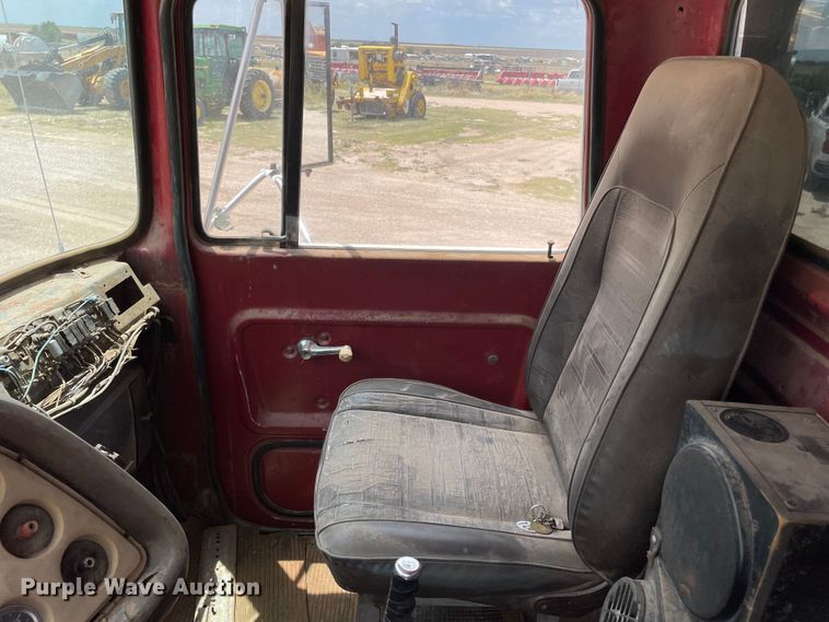 image for item DJ5225 1983 Ford LT9000  semi truck