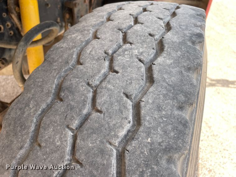 image for item DJ5225 1983 Ford LT9000  semi truck