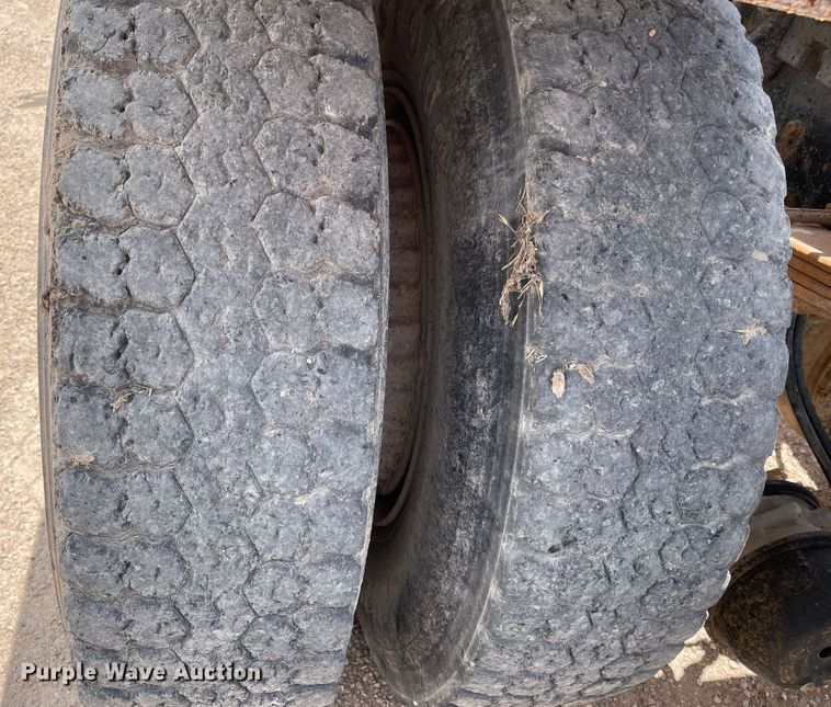 image for item DJ5225 1983 Ford LT9000  semi truck