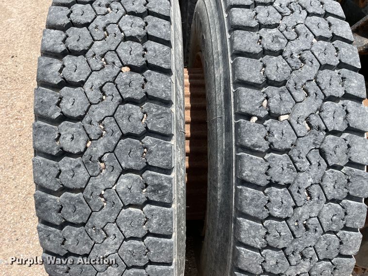 image for item DJ5225 1983 Ford LT9000  semi truck