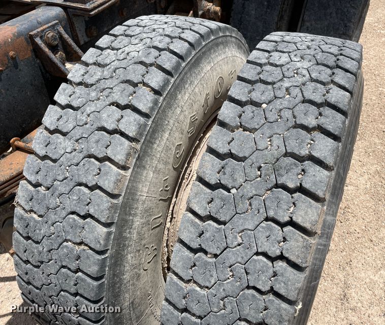 image for item DJ5225 1983 Ford LT9000  semi truck