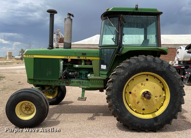 image for item DJ5232 1976 John Deere 4430  tractor