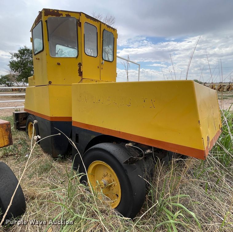 image for item DJ5233 1980 Hyster C550A  pneumatic roller