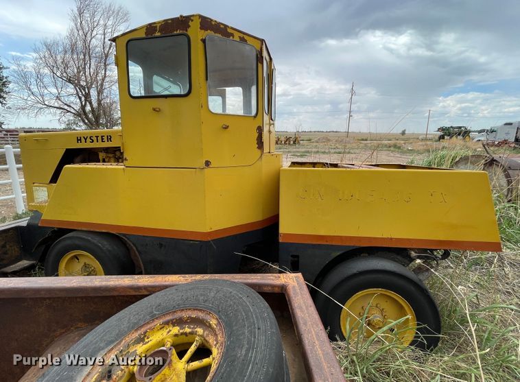 image for item DJ5233 1980 Hyster C550A  pneumatic roller