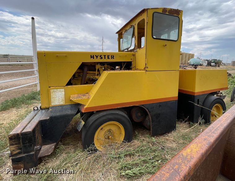 image for item DJ5233 1980 Hyster C550A  pneumatic roller