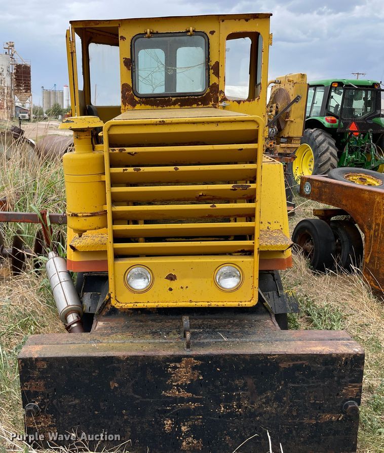 image for item DJ5233 1980 Hyster C550A  pneumatic roller