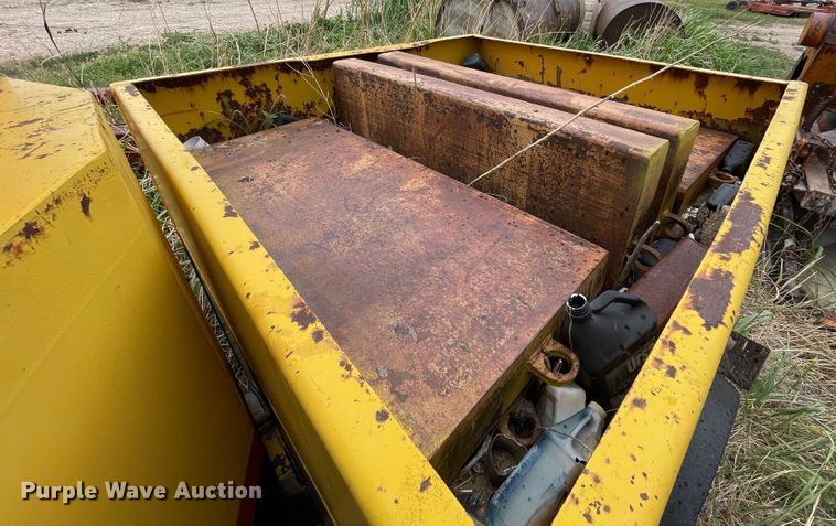 image for item DJ5233 1980 Hyster C550A  pneumatic roller