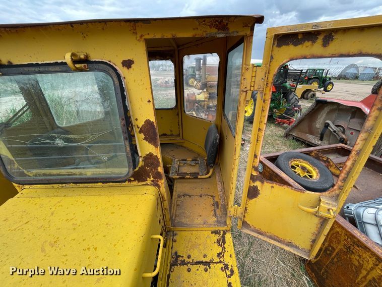 image for item DJ5233 1980 Hyster C550A  pneumatic roller