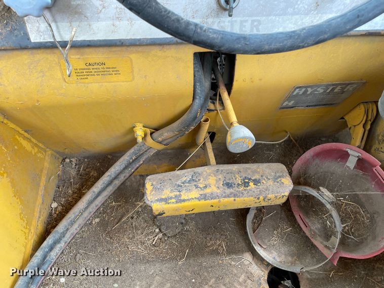 image for item DJ5233 1980 Hyster C550A  pneumatic roller