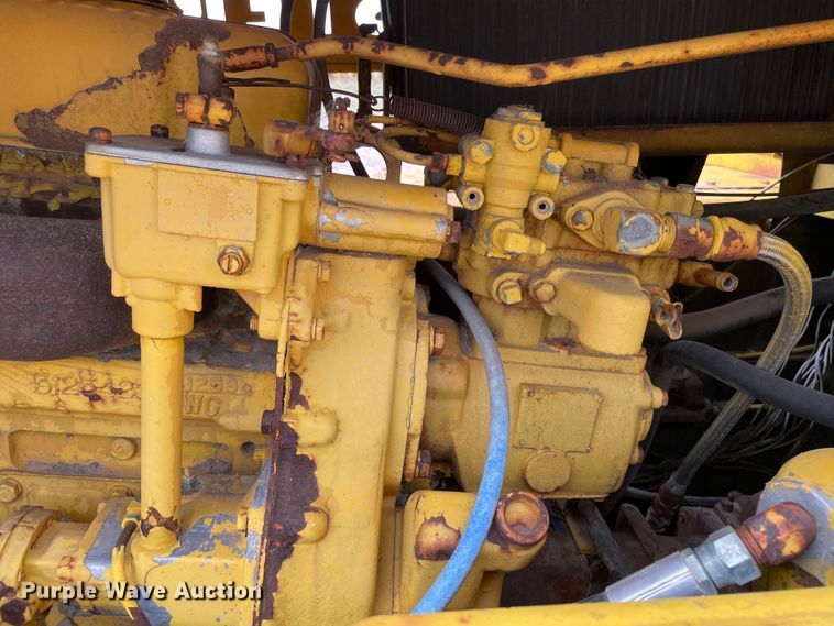 image for item DJ5233 1980 Hyster C550A  pneumatic roller