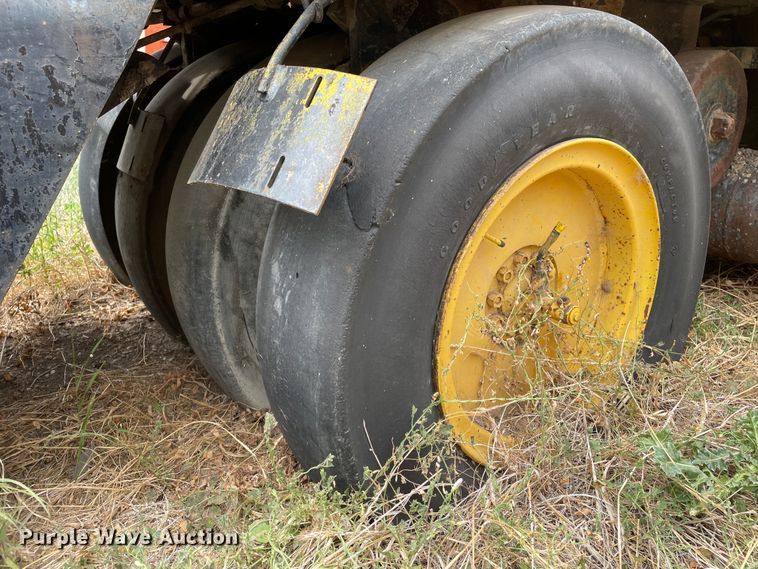 image for item DJ5233 1980 Hyster C550A  pneumatic roller