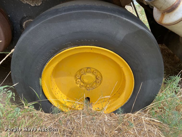 image for item DJ5233 1980 Hyster C550A  pneumatic roller