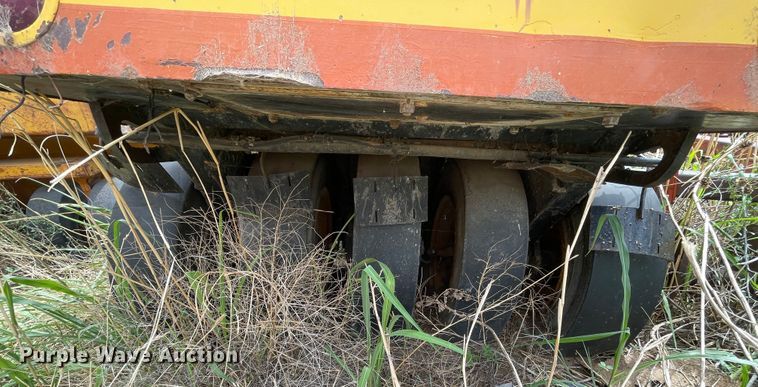 image for item DJ5233 1980 Hyster C550A  pneumatic roller