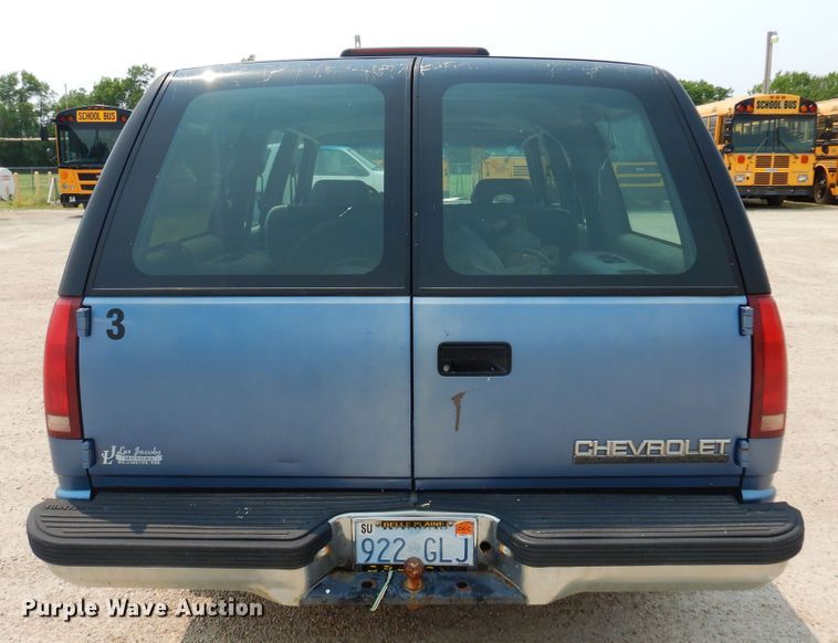image for item DK0958 1994 Chevrolet Suburban  SUV