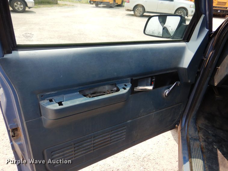 image for item DK0958 1994 Chevrolet Suburban  SUV