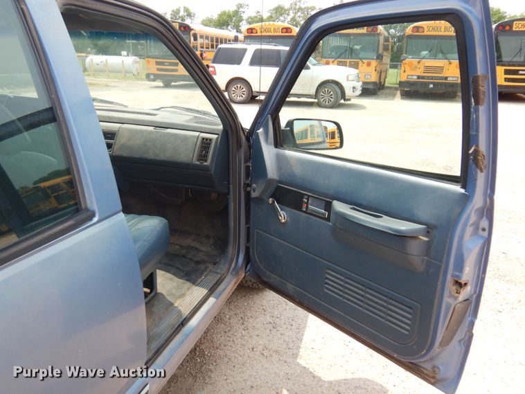 image for item DK0958 1994 Chevrolet Suburban  SUV