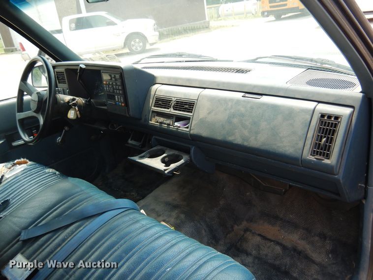 image for item DK0958 1994 Chevrolet Suburban  SUV