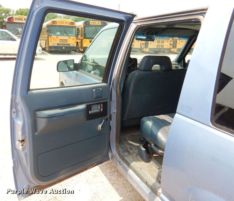 image for item DK0958 1994 Chevrolet Suburban  SUV
