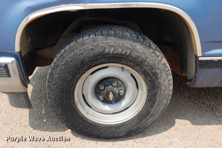 image for item DK0958 1994 Chevrolet Suburban  SUV