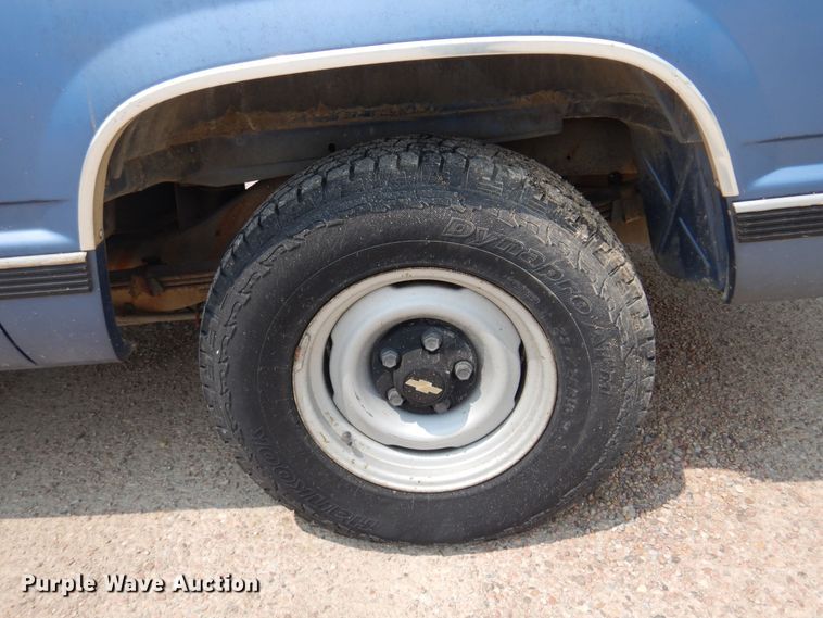 image for item DK0958 1994 Chevrolet Suburban  SUV