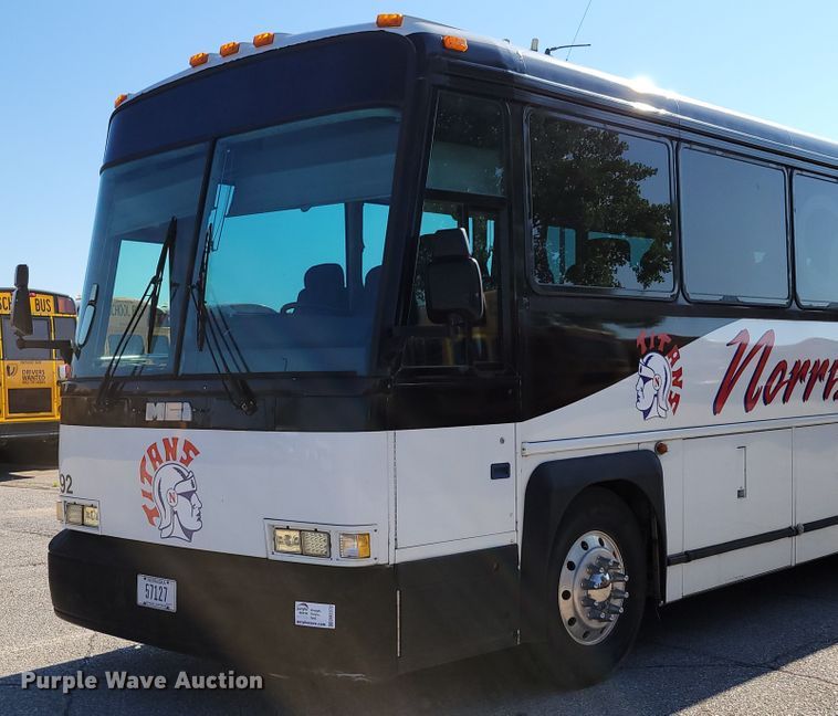 image for item DM2372 2000 Motor Coach Industries 102-DL3  coach bus