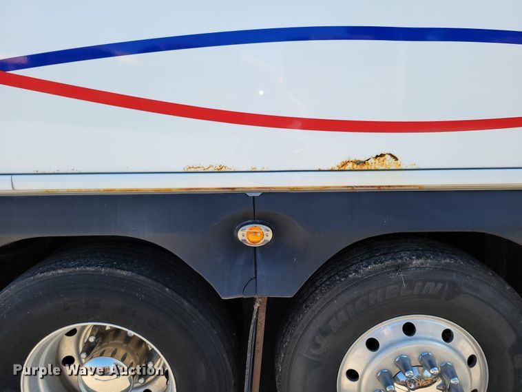 image for item DM2372 2000 Motor Coach Industries 102-DL3  coach bus