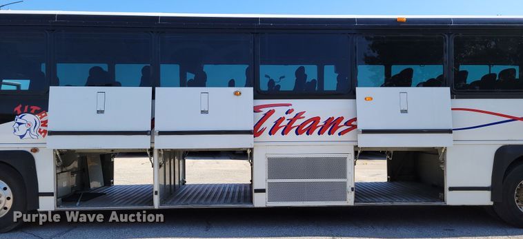 image for item DM2372 2000 Motor Coach Industries 102-DL3  coach bus