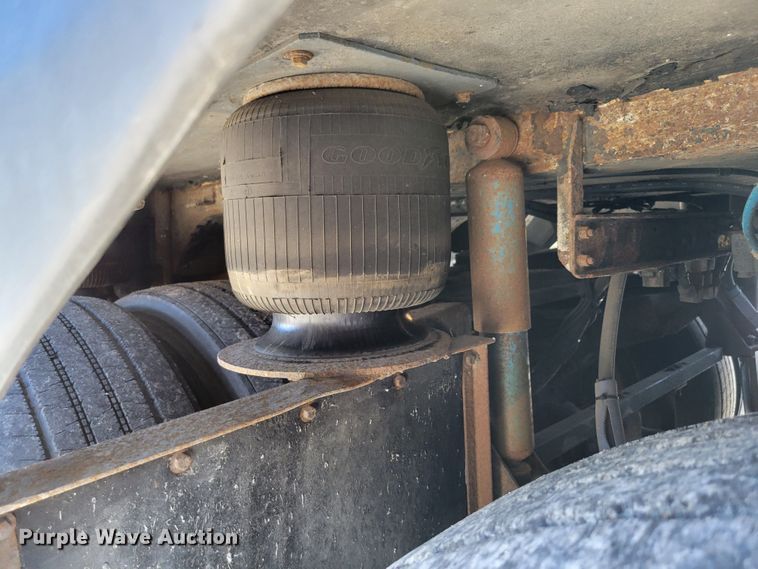 image for item DM2372 2000 Motor Coach Industries 102-DL3  coach bus