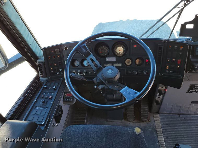 image for item DM2372 2000 Motor Coach Industries 102-DL3  coach bus