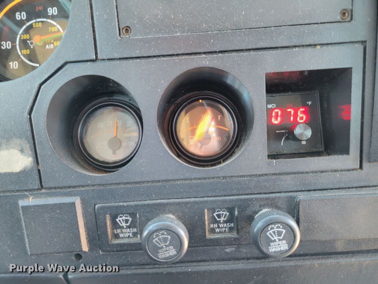 image for item DM2372 2000 Motor Coach Industries 102-DL3  coach bus