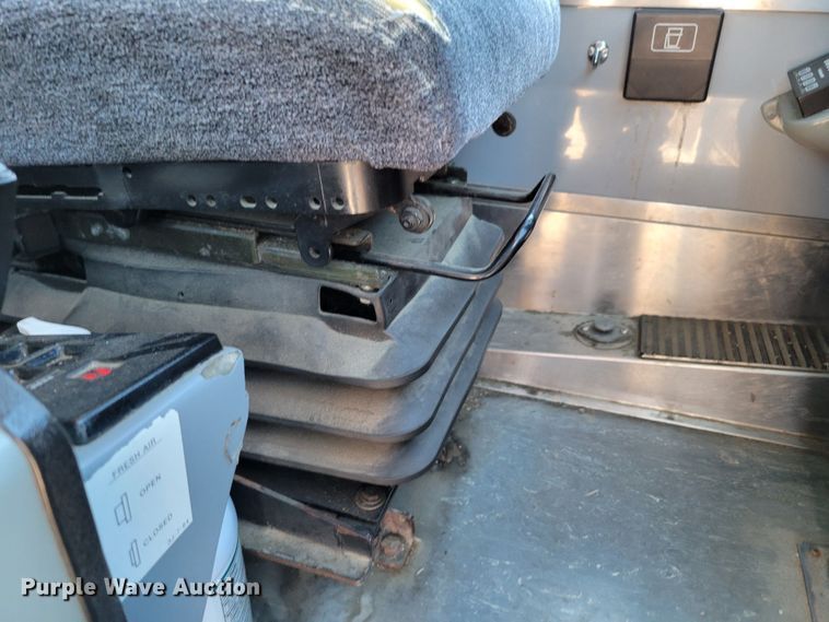 image for item DM2372 2000 Motor Coach Industries 102-DL3  coach bus