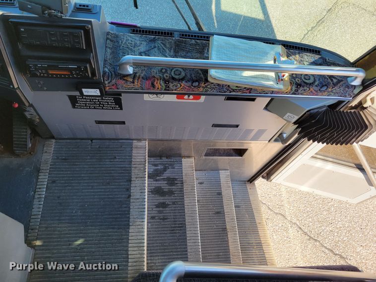 image for item DM2372 2000 Motor Coach Industries 102-DL3  coach bus