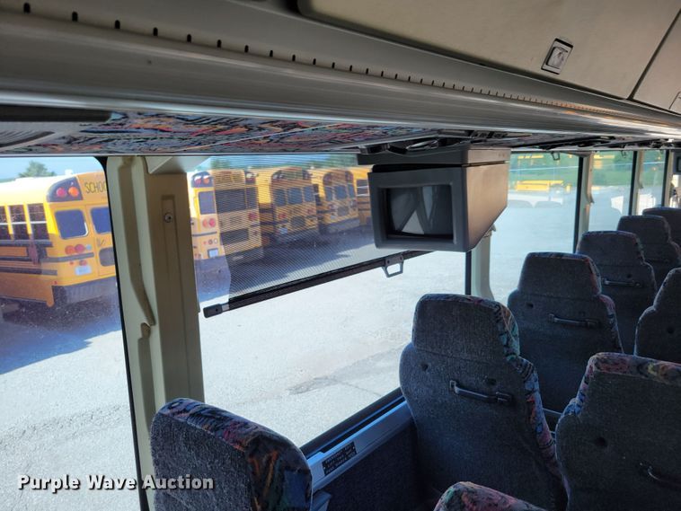 image for item DM2372 2000 Motor Coach Industries 102-DL3  coach bus