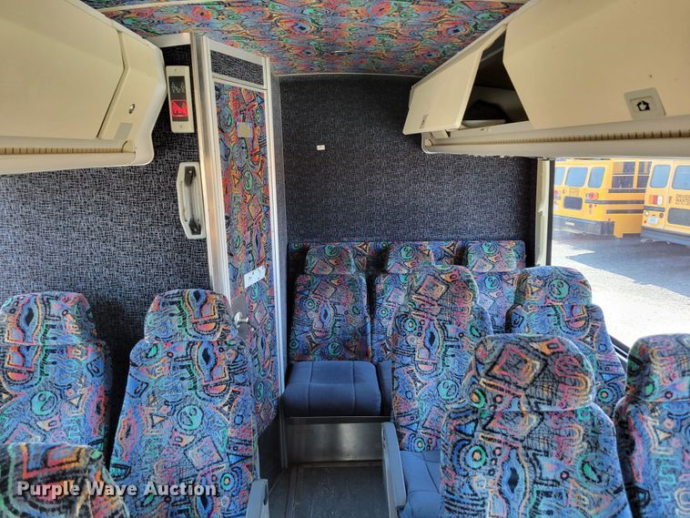 image for item DM2372 2000 Motor Coach Industries 102-DL3  coach bus