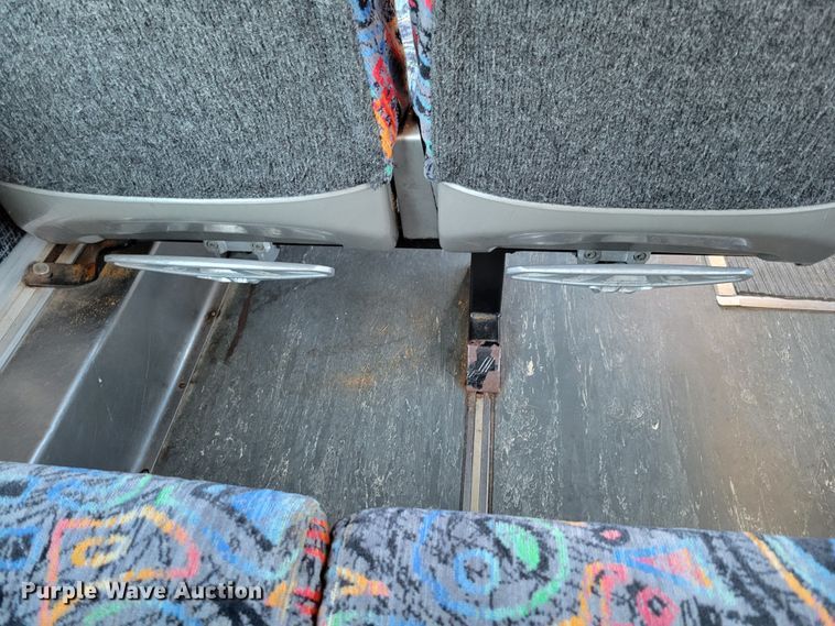 image for item DM2372 2000 Motor Coach Industries 102-DL3  coach bus