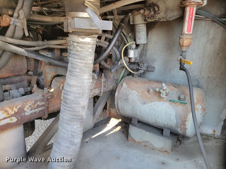 image for item DM2372 2000 Motor Coach Industries 102-DL3  coach bus