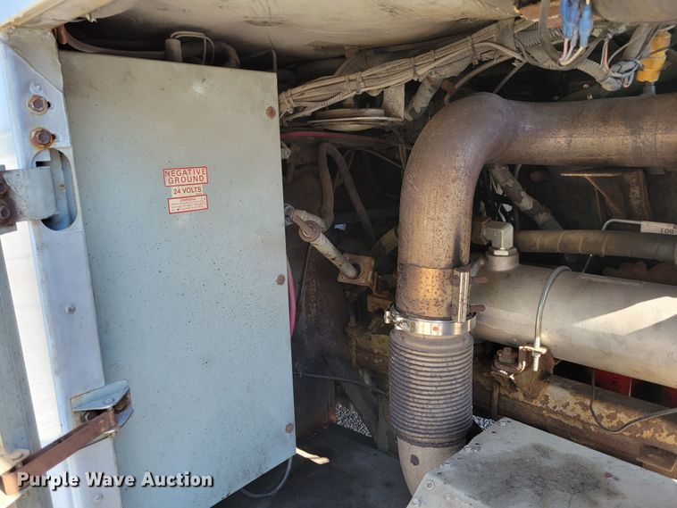 image for item DM2372 2000 Motor Coach Industries 102-DL3  coach bus