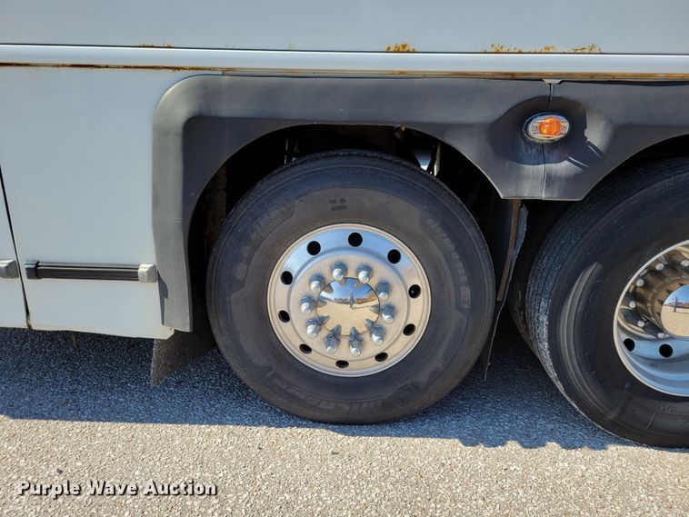 image for item DM2372 2000 Motor Coach Industries 102-DL3  coach bus