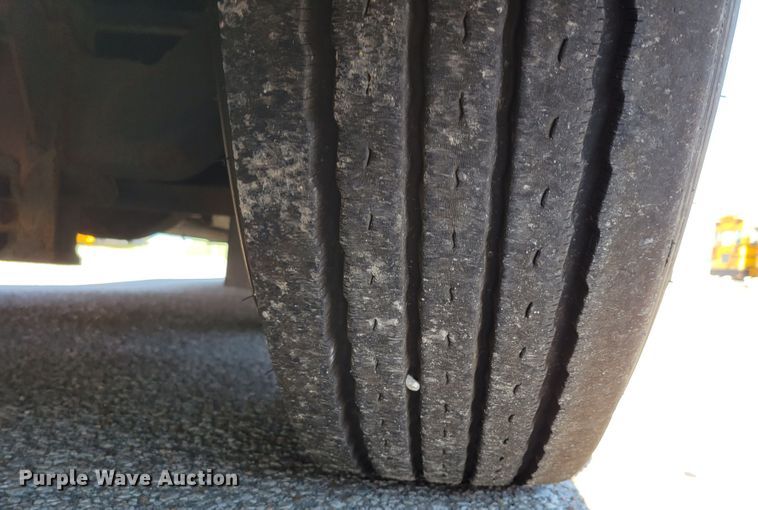 image for item DM2372 2000 Motor Coach Industries 102-DL3  coach bus