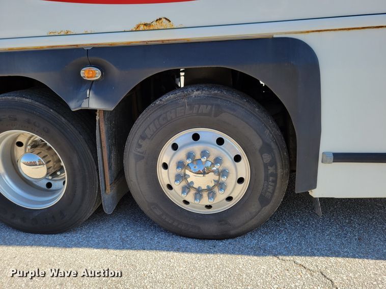 image for item DM2372 2000 Motor Coach Industries 102-DL3  coach bus