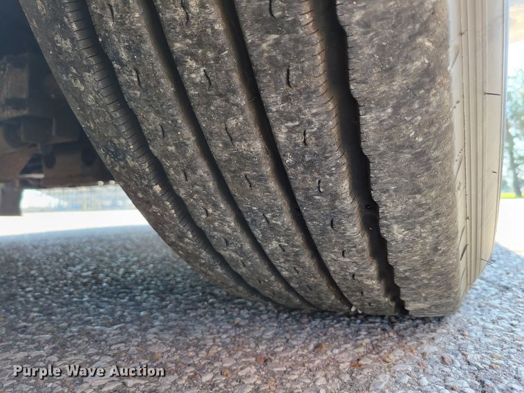 image for item DM2372 2000 Motor Coach Industries 102-DL3  coach bus