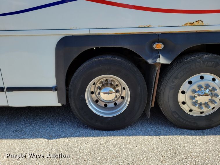 image for item DM2372 2000 Motor Coach Industries 102-DL3  coach bus