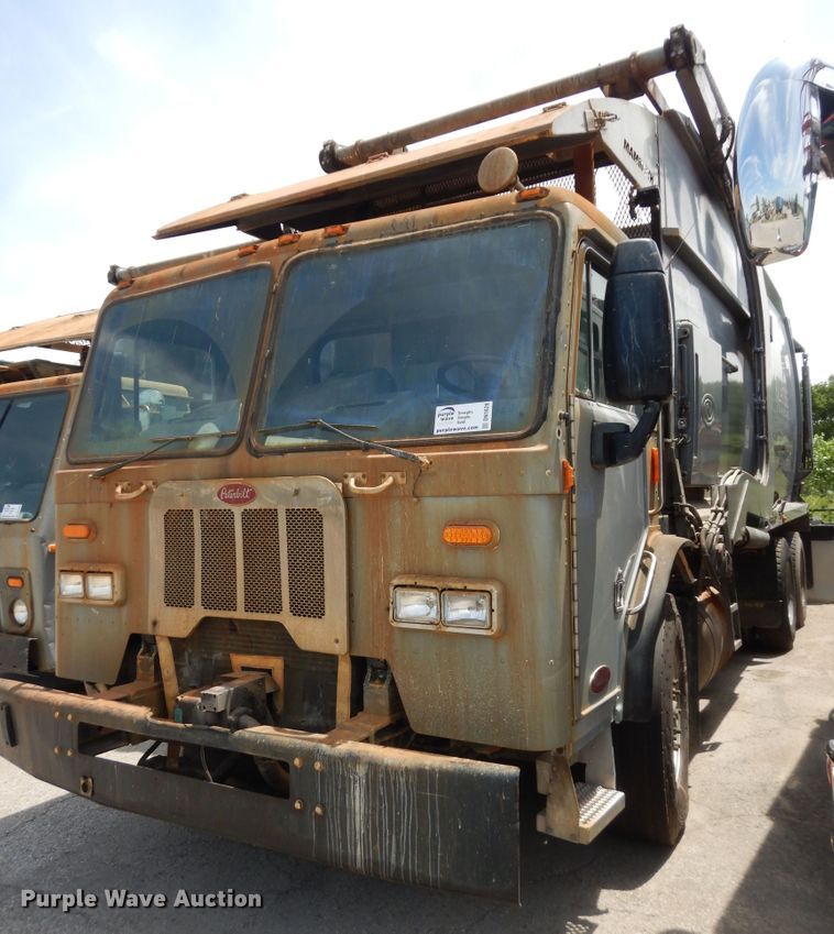 image for item DN1626 2013 Peterbilt PB320  refuse truck